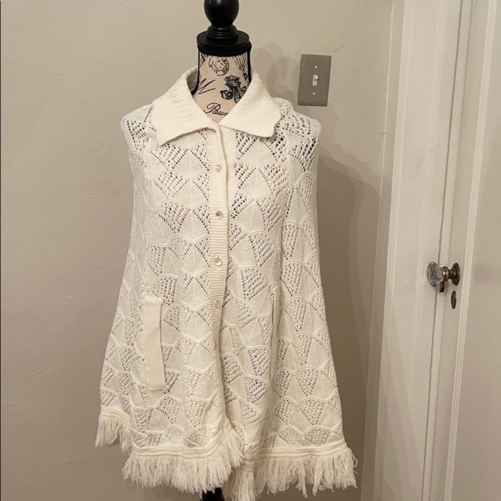 Vintage Dotty Mann cream colored kit cape​​​​​​​​​​​​​​